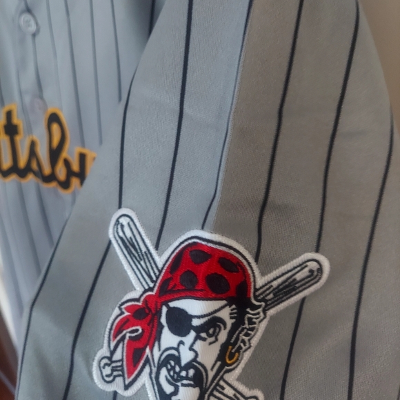 Roberto Clemente Pittsburgh Pirates Gray Pinstripe. NEW - Picture 7 of 8